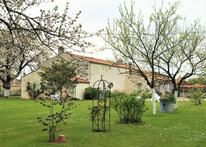 Du Cote De L'ombriere فندق مبيت وإفطار Geay (Charente-Maritime)