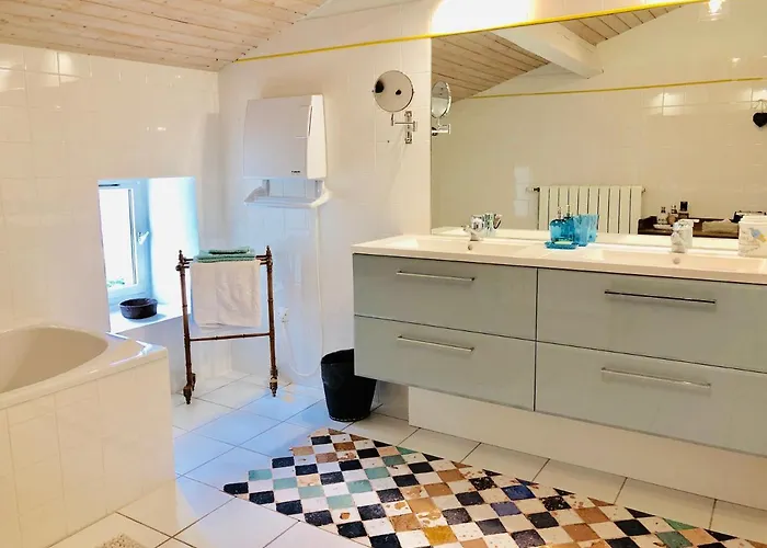 Du Cote De L'ombriere فندق مبيت وإفطار 4*