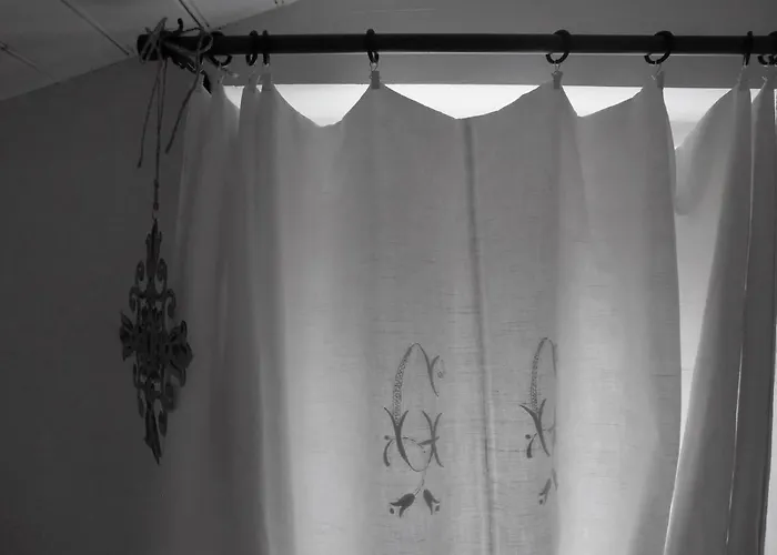 فندق مبيت وإفطار Du Cote De L'ombriere 4*