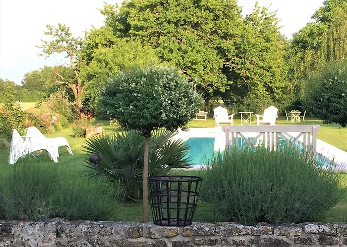 Bed & Breakfast Du Cote De L'ombriere 4*