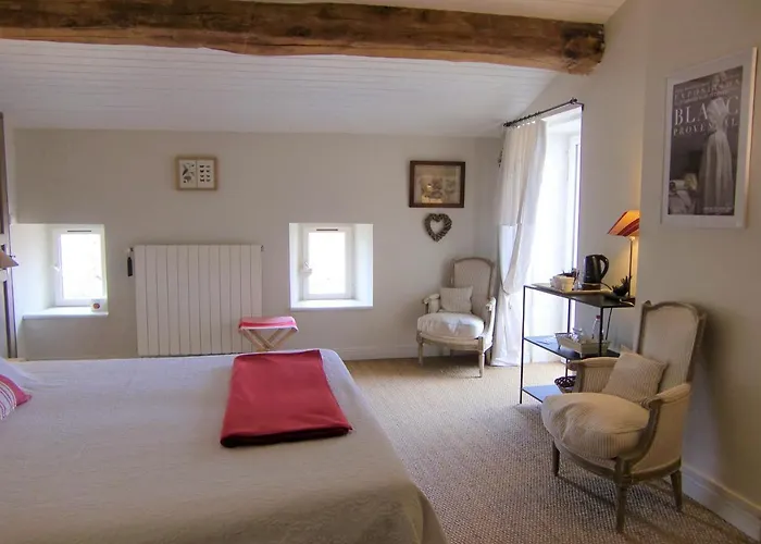 فندق مبيت وإفطار Du Cote De L'ombriere Geay (Charente-Maritime)